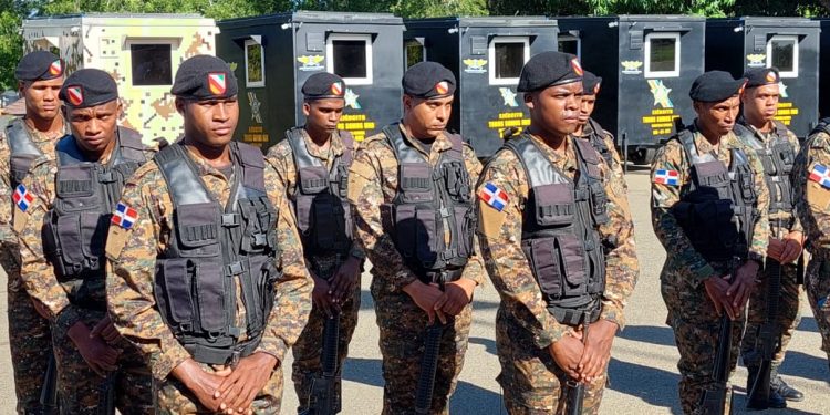 Ministro de defensa y director Propeep encabezan entrega de cuarteles y oficinas móviles en la frontera Dajabón 