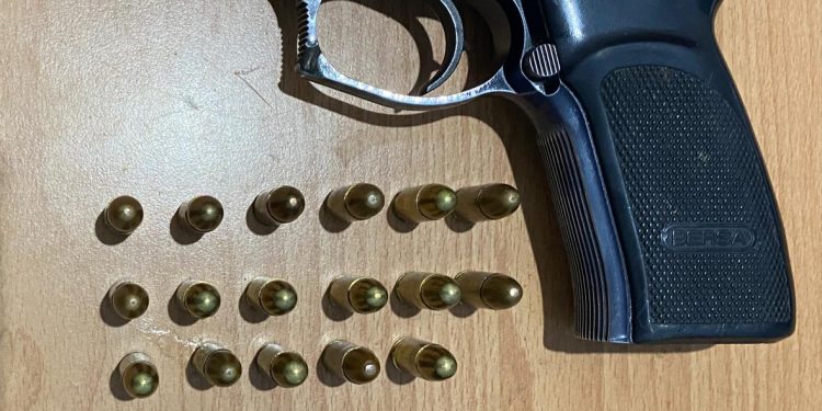 Apresan dos personas, recuperan pistola y objetos robados en Esperanza