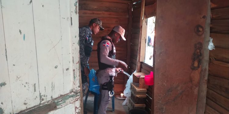Ocupan una porción grande presunta cocaína y  marihuana en punto desmandado en Esperanza