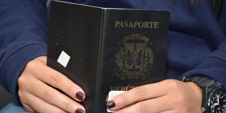 Pasaportes garantiza que hay libretas disponibles pese a la demanda