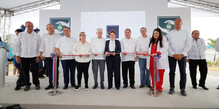Gobierno entrega remozamiento hospital municipal Lilian Fernández en Navarrete