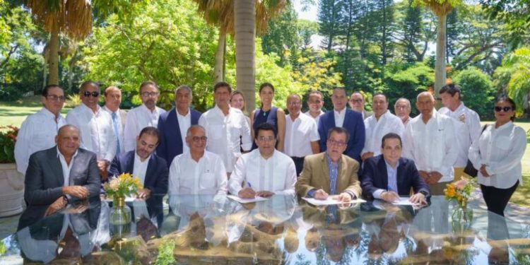 Turismo y empresarios de Santiago planifican inversión de más de 400 millones de pesos