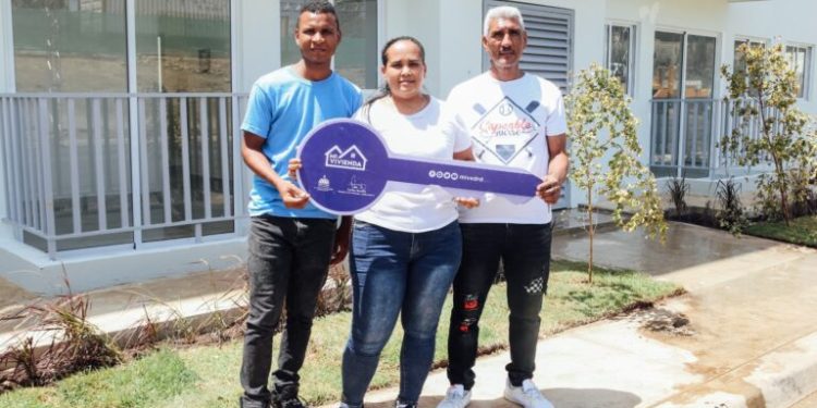 Gobierno entrega las primeras 150 viviendas del proyecto “Mi Vivienda Hato del Yaque”