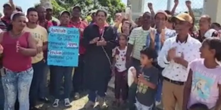 20 lideres comunitarios se encadenaran este Domingo en reclamo de obras en comunidades de Dajabón