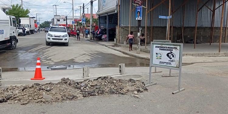 Someten otra vez badén de la calle ancha a reparación a 48 horas de terminada la obra 