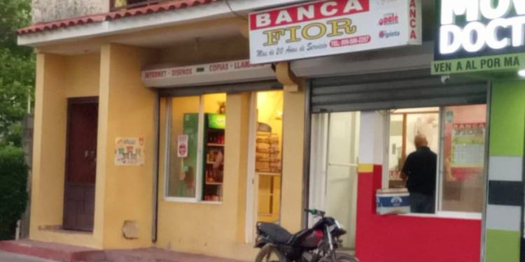 Dos delincuentes armados asaltan banca de lotería en Barrio Invi de Puerto Plata