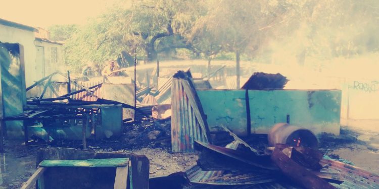 Incendio consumió vivienda en Montecristi