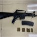 Policía ocupa fusil mostrado en redes sociales por un antisocial en La Romana