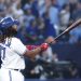 El mexicano Kirk y el dominicano Guerrero Jr. mejoran el tono de Azulejos frente a Padres