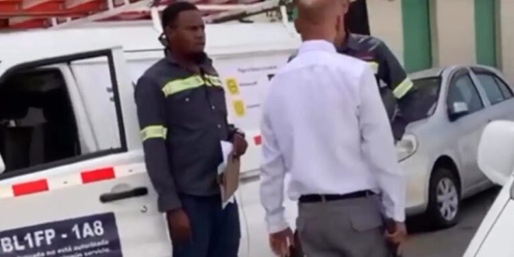 Hombre armado enfrenta a brigada de EDEeste en Santo Domingo