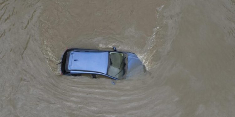 Al menos cinco muertos y dos desaparecidos por inundaciones en Pensilvania (EEUU)
