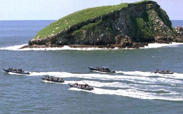 Fuerza Naval de Nicaragua rescata a tres dominicanos que naufragaron en el mar Caribe