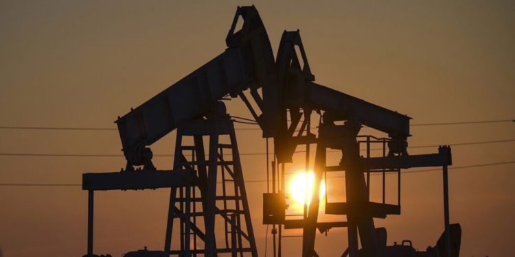 El petróleo de Texas abre con una leve bajada de 0,04 %, hasta los 71,77 dólares el barril