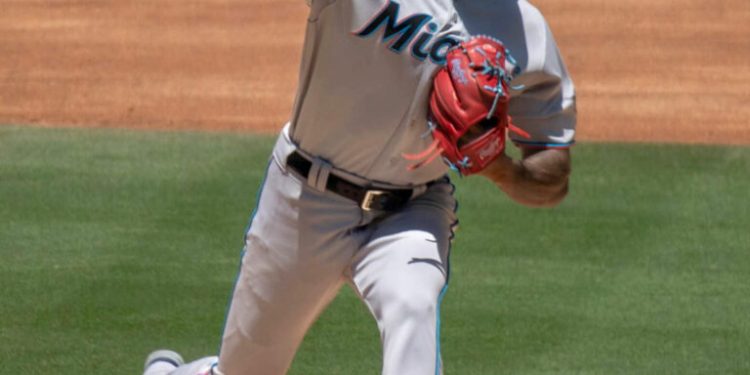 Los dominicanos Sandy Alcántara y José Ramírez marcan el ritmo latino en las Grandes Ligas