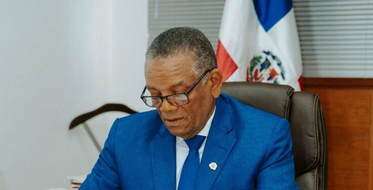 Migración: La Constitución y la ley nos faculta a deportar ilegales sin mirar sexo, color u origen