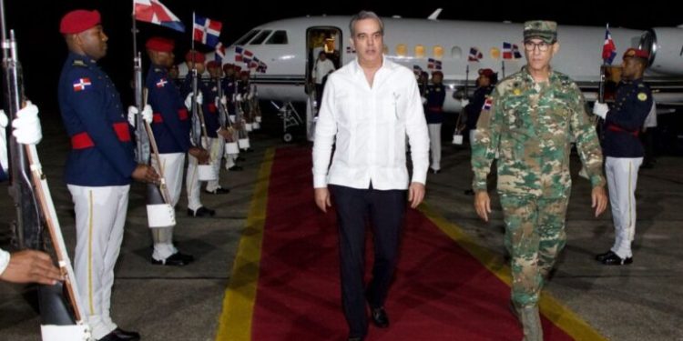 Abinader arribó a las 7:00 de la noche a RD tras participar en Cumbre Unión Europea-CELAC