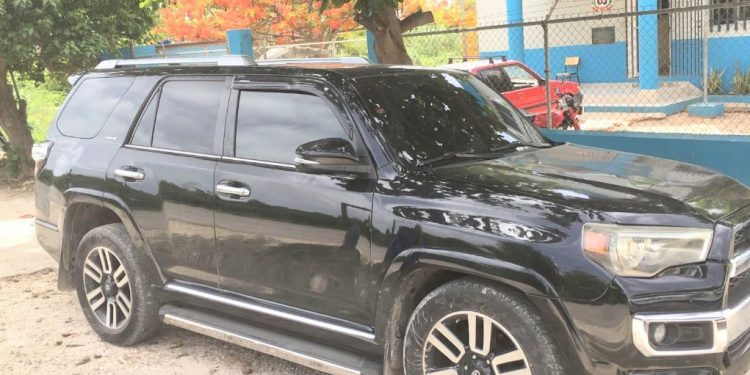 Policías recuperan en Pedernales vehículo sustraído en Santo Domingo Este