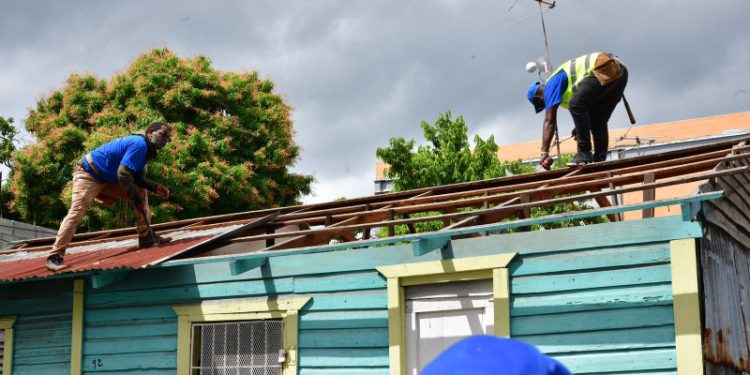 Gobierno declara de emergencia las compras para ayudar en San Cristóbal