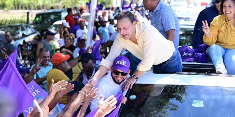 Abel Martínez lanza duras críticas contra el gobierno durante recorrido por la LN