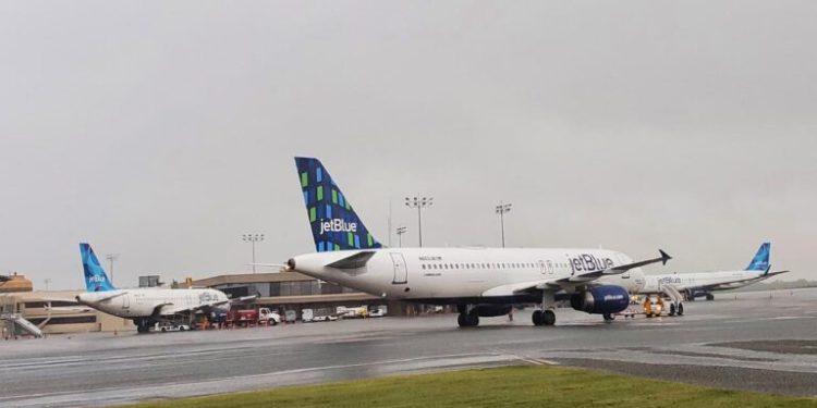 Seis vuelos han sido cancelados hasta el momento por tormenta Franklin en el AILA