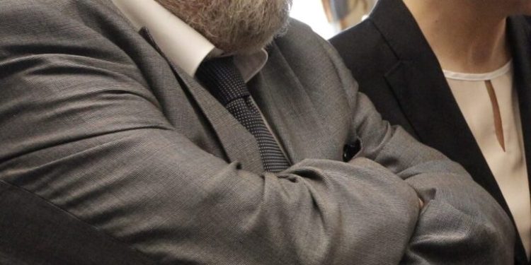 ¡Polémica en Bulgaria! Diputado llama «putas» a las mujeres durante debate sobre violencia machista