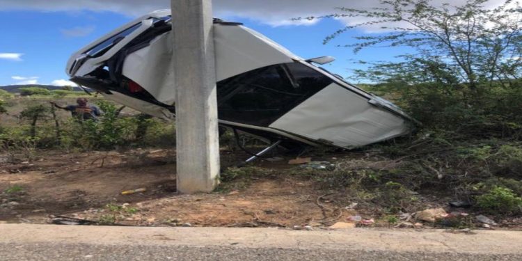 PN y ERD incautan 160 paquetes de cigarrillos procedentes de Haití; traficantes se dan a la fuga y abandonan yipeta