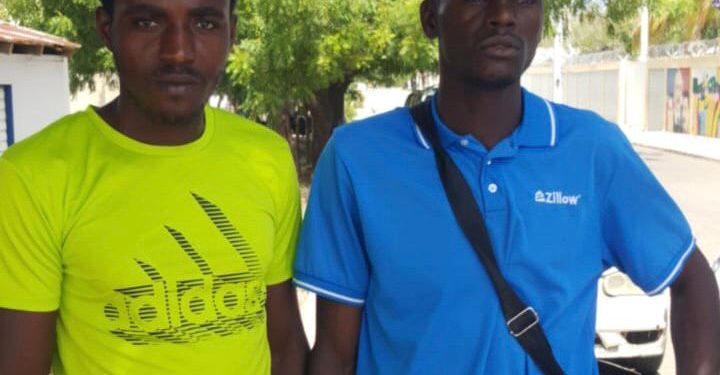 Capturan en Montecristi dos haitianos a bordo de motocicleta robada
