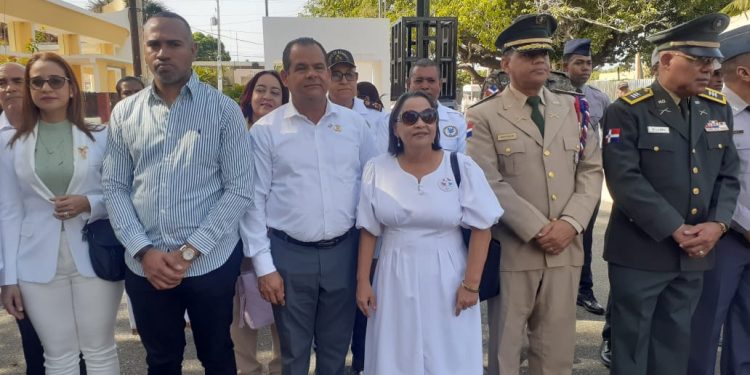 Gobernadora  de Santiago Rodríguez y Alcalde, dicen tenemos que recordar y valorar los 160 aniversarios de la restauración»