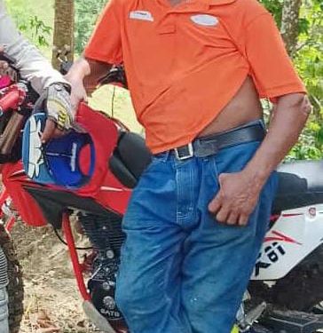 Hombre es hallado con disparo en la cabeza en Santiago