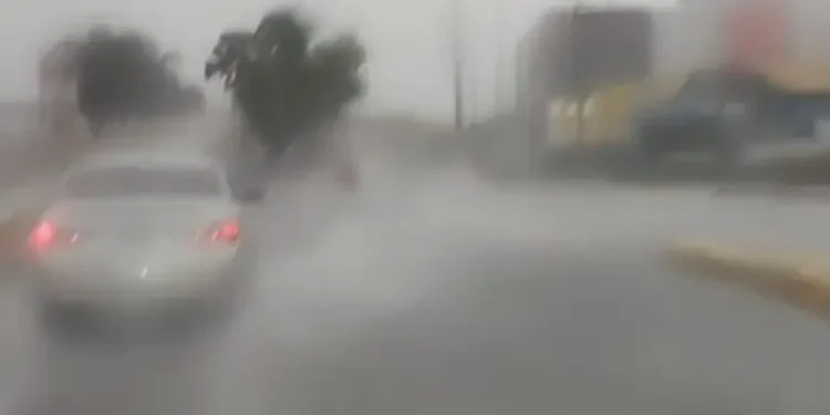 Intensas lluvias en República Dominicana tras tocar tierra la tormenta tropical Franklin
