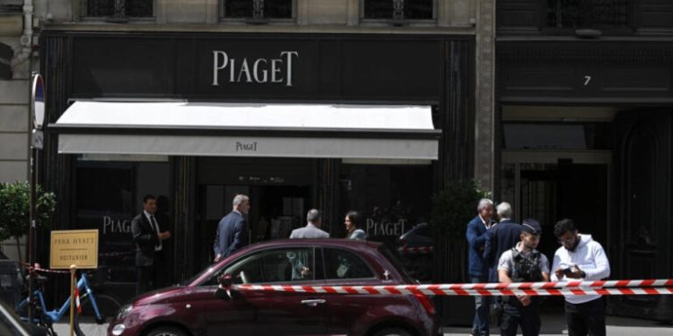 Roban de joyería Piaget en París un botín entre 10 y 15 millones de euros