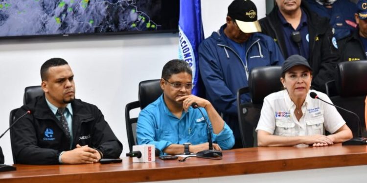 COE aumenta a 25 las provincias en alerta roja ante el paso de la tormenta Franklin