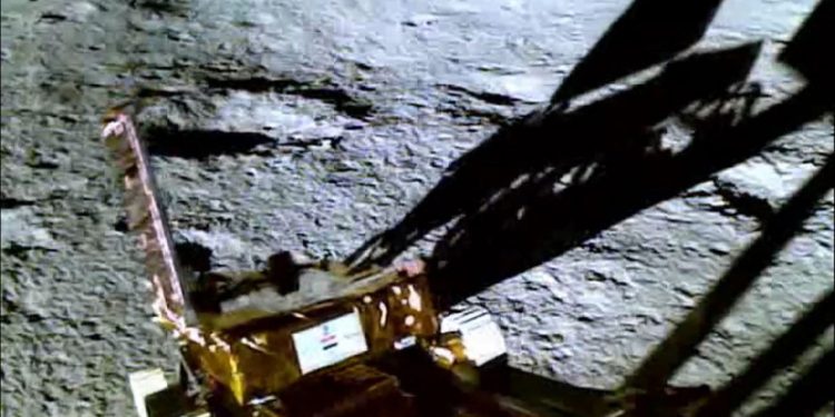 Misión espacial de la India detecta presencia de azufre en el polo sur de la Luna