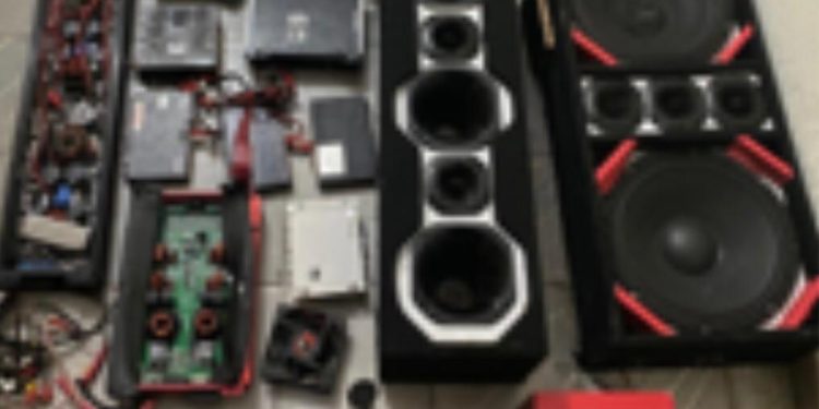 Allanan residencia, apresan una persona y recuperan objetos robados