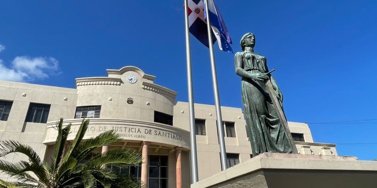 Fiscalía solicita un año de prisión contra luisito la Uva líder del microtráfico de Montecristi