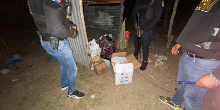 Policía preventiva y Dicrim decomisan alijo de 113 libras de  presunta marihuana  de Mao