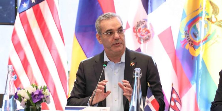 Abinader llama a países exportadores de petróleo de la ONU a estabilizar precios