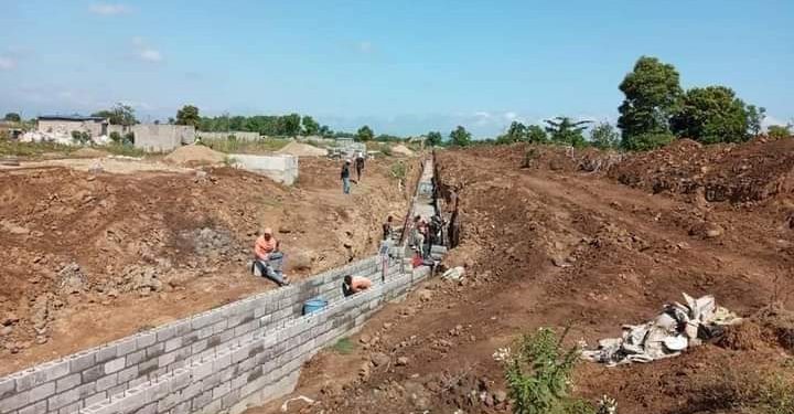Haitianos sellan paso de agua en río Masacre luego que Gobierno dominicano cerrara la frontera