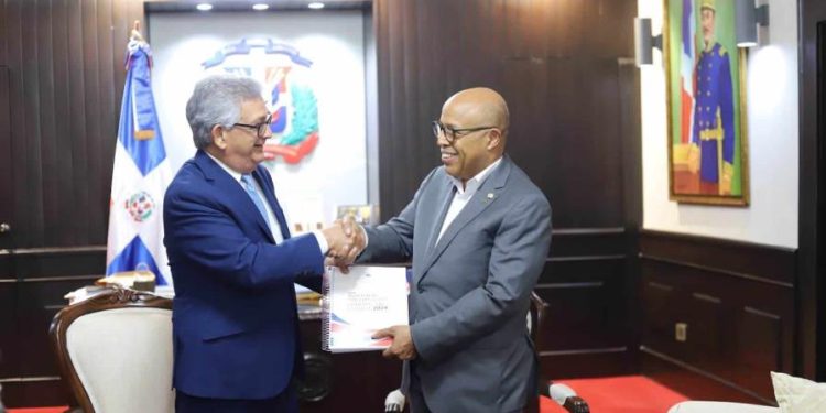 El Ejecutivo deposita en Congreso proyecto de presupuesto del 2024 por 1 billón 371,992.8 millones de pesos
