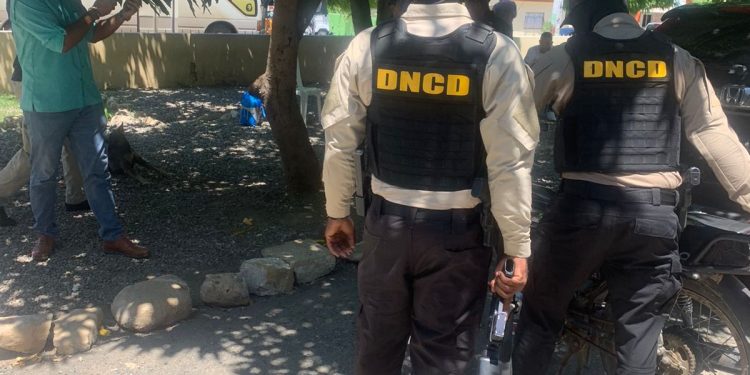 Enfrentamiento entre presuntos delivery de drogas con la DNCD deja un  detenido en Montecristi