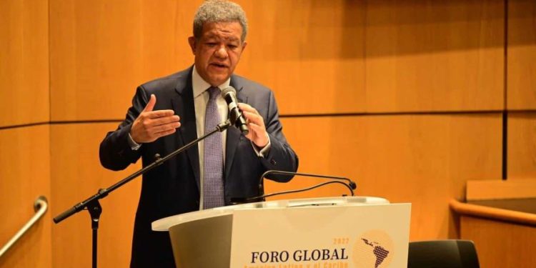 Leonel Fernández, junto al Nobel de Economía, lamentan el «fracaso de la globalización»
