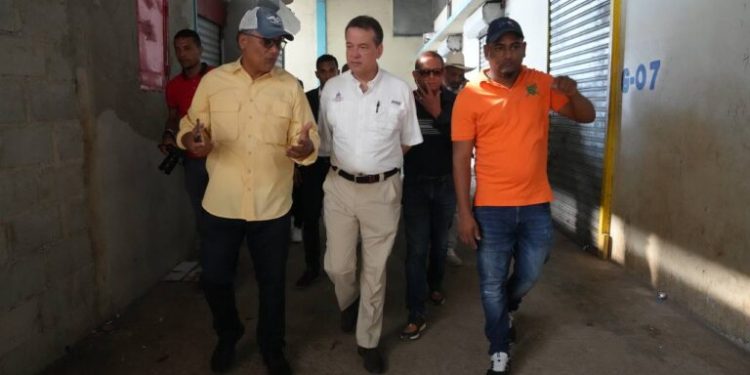 Ito Bisonó recorrió mercado binacional de Dajabón