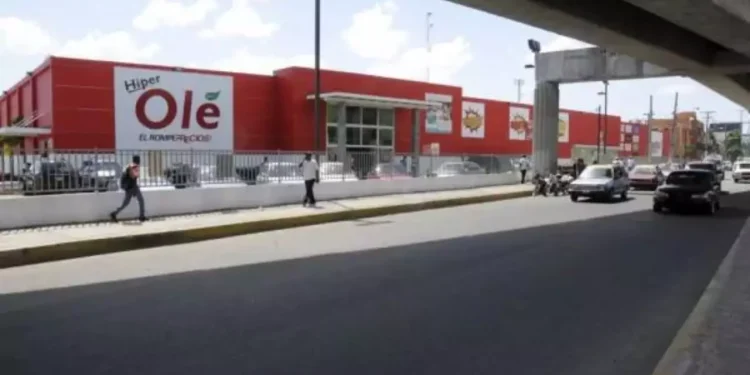 Dos vigilantes muertos durante asalto en supermercado de Villa Mella