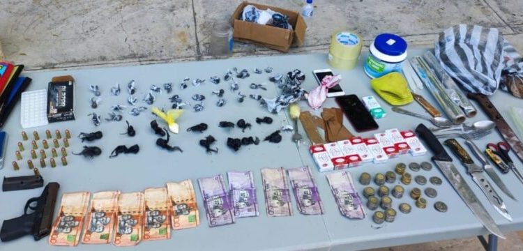 Apresan a cinco personas en Pedernales, ocupan drogas y un arma de fuego