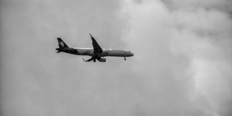 Avión regresa a aeropuerto en EE.UU. tras ser alcanzado por un rayo