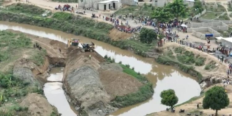Haitianos desvían río Masacre para continuar con la construcción del canal