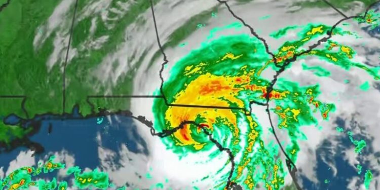 Al menos dos tornados afectan zonas de la costa centro-oeste de Florida