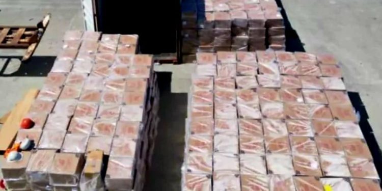 Aduanas incauta contrabando de más de 22 millones de cigarrillo en muelle de Puerto Plata