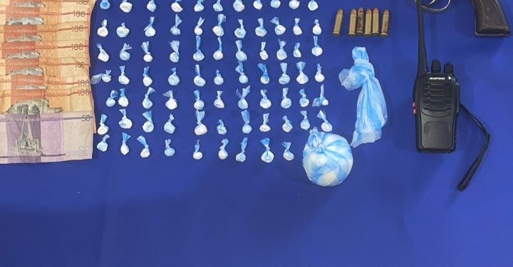 Detienen con drogas y arma de fuego otro presunto integrante de la banda de Luisito la Uva en Montecristi