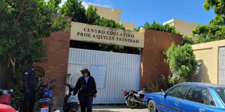 Denuncian malas condiciones y alimentación inadecuada en centro educativo de Santiago